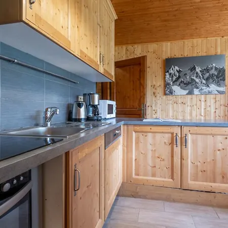 Overlooking The Mont Blanc Range 아파트 *