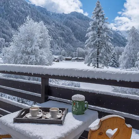 Overlooking The Mont Blanc Range Apartmán *